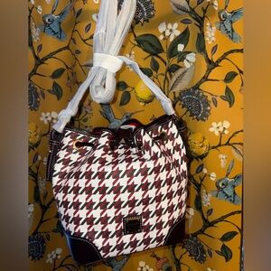 New Dooney & Bourke Brick Bucket Houndstooth Crossbody Bag